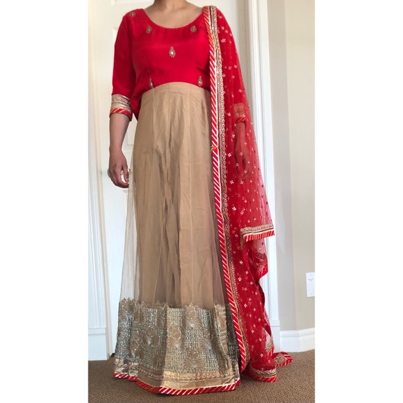 Red indian Punjabi lehnga dress - can do alterations free of cost - Picture 2 of 4
